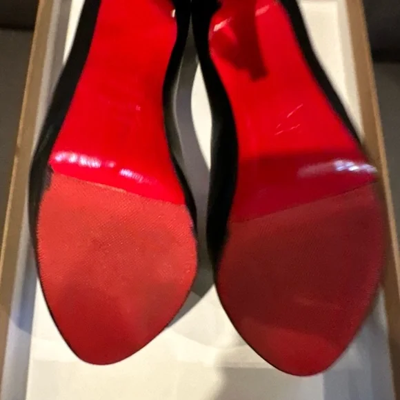 Christian Louboutin - Picture 3 of 4